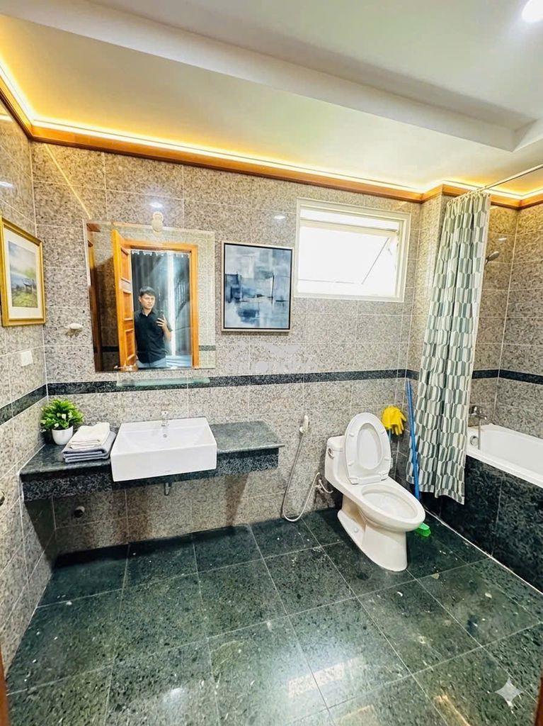 Cho thuê căn hộ phú hoàng anh- 3pn 129m2 nhà đang trống  - 4