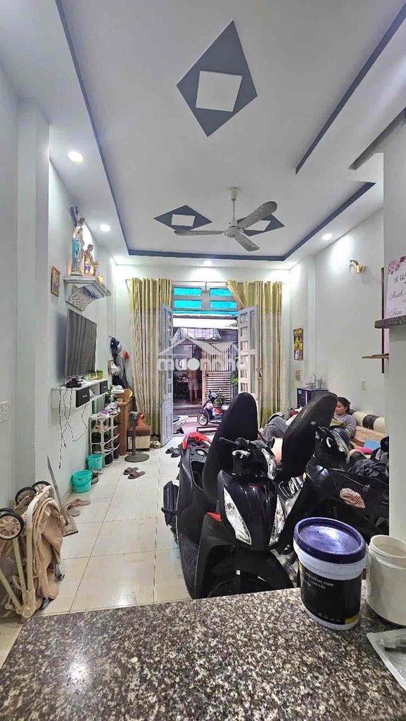 Bán gấp nhà hxh gần ấp chiến lược 28m2 4x7 3 tầng giá nhỉnh 3ty