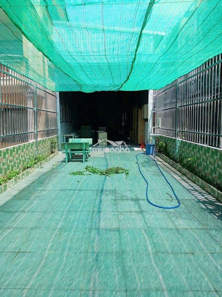 Cho thuê xưởng thạnh lộc quận 12
dt: 5x40m giá 9tr đường xe tải - 2
