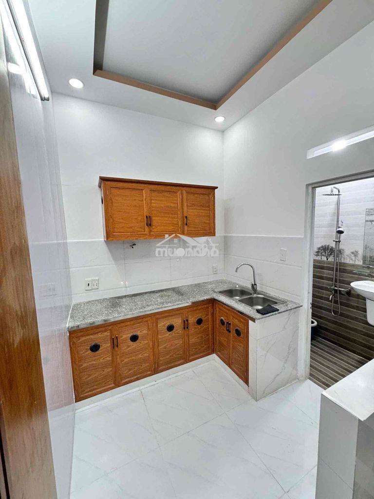 Nhà 2 lầu ngay chợ 3pn 3wc - 3