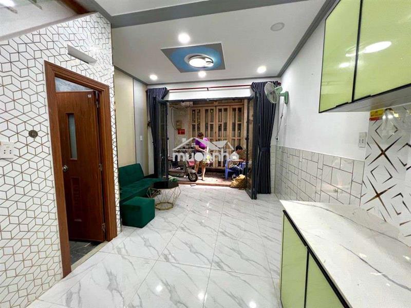 Nhỉnh 2t - 2 tầng 2pn - kế bên khu bình phú