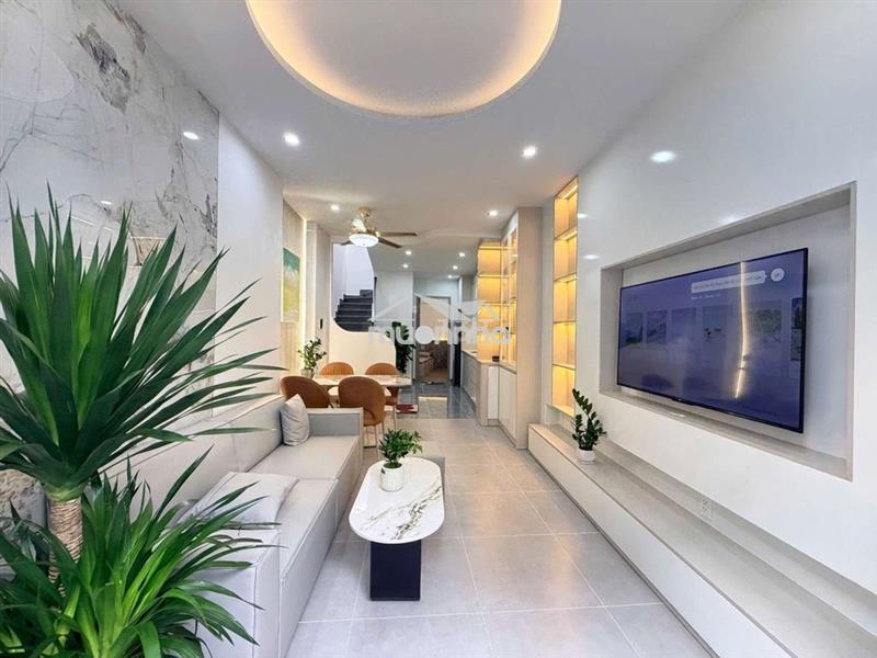 Nhà bán giáp quận 1. nguyễn công trứ