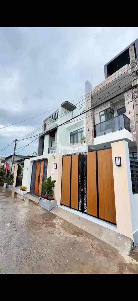 Chủ nhà cần bán gấp nhà 1trệt-1lầu .đ.an phú tây_hưng long,giá 2tỷ600