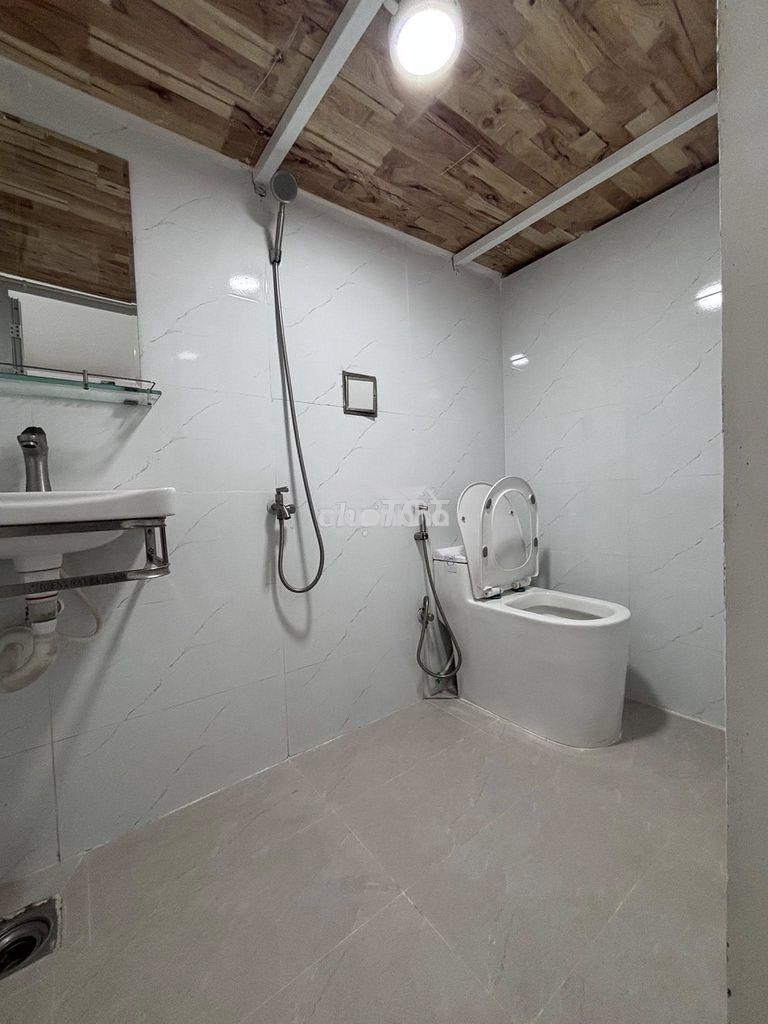 Phòng cửa sổ trời, máy lạnh - cách aeon 5p đi xe | giá từ 2tr9 - 4