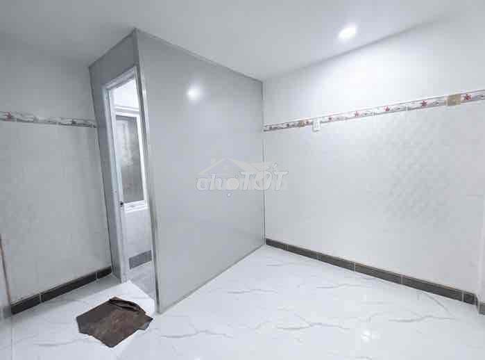 Nhà bán 3 tầng sát hẻm xe hơi hoàng diệu 2 - 4