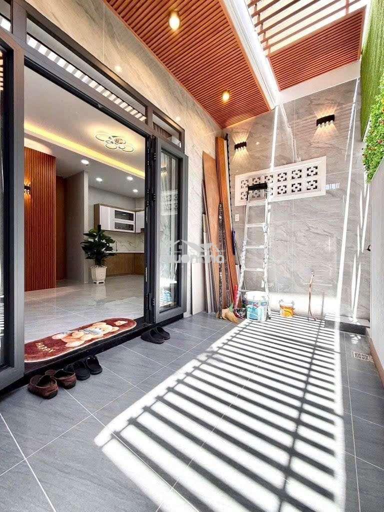 Nhỉnh 3 tỷ ko mua căn này uổng ạ, nhà đẹp ngay cv pmqt, giáp gò vấp