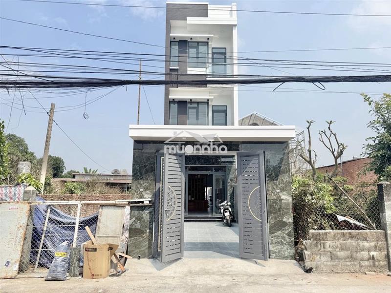 Nhà mặt tiền đường nhựa thông .ngay trung tâm p đông hòa