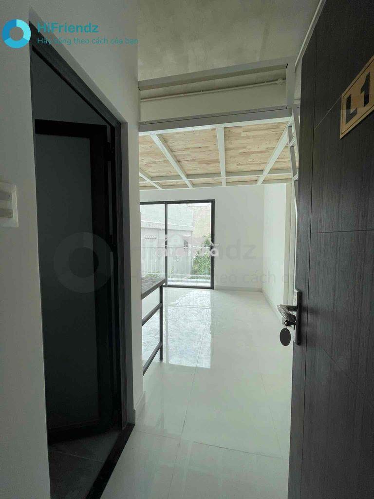 Phòng máy lạnh cửa sổ ban công gần cầu rạch chiếc - ngã tư bình thái