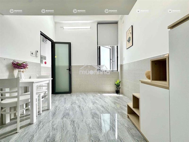 Phòng có gác cửa sổ trời full nội thất gần đầm sen đu bách khoa