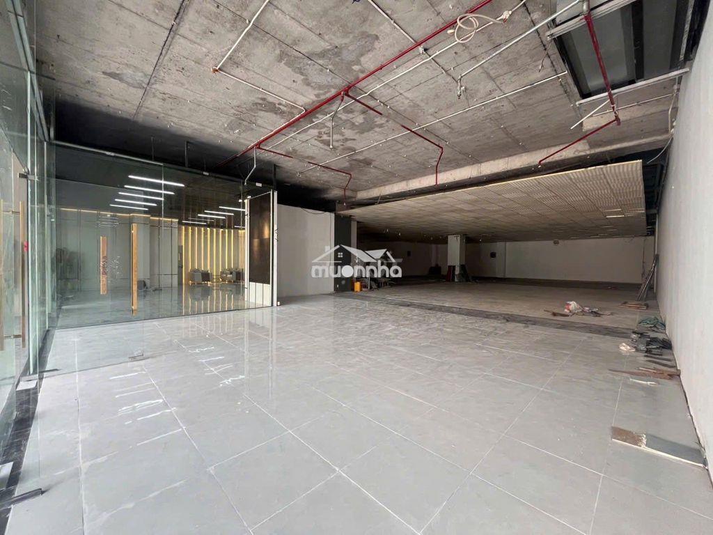 Cho thuê tầng trệt cách mạng tháng  dt 500m² - 2