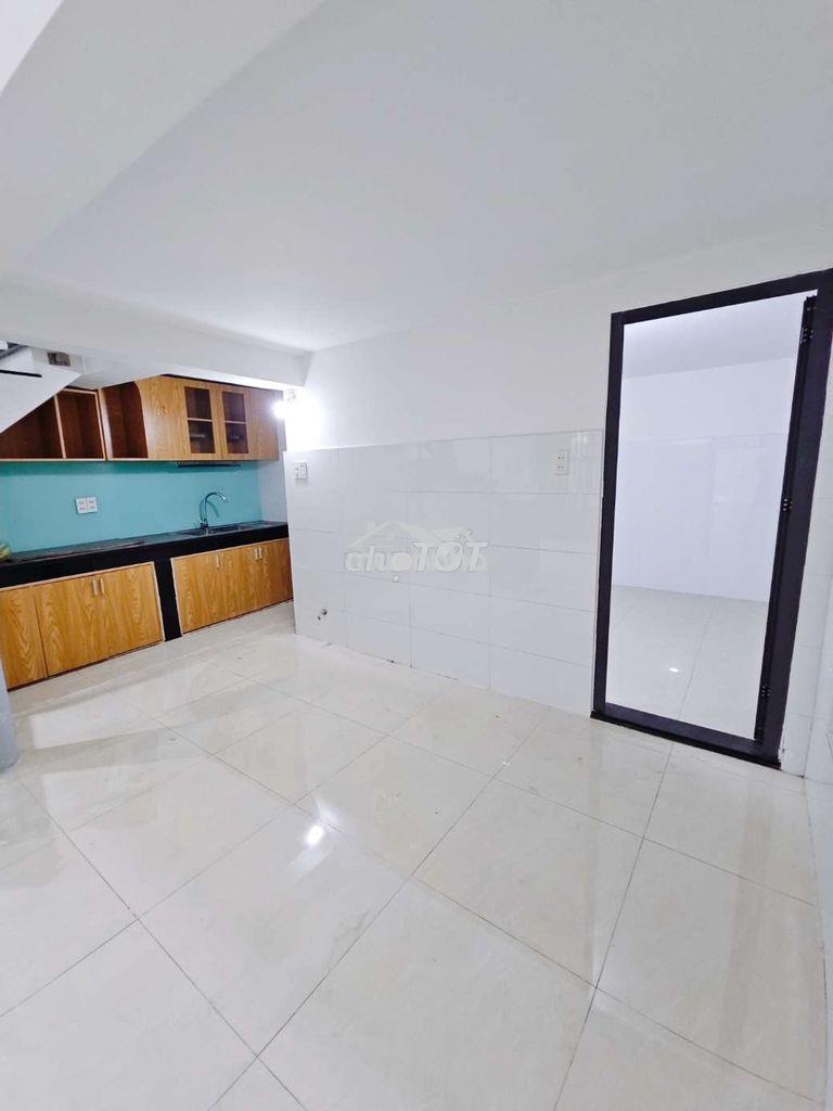 Nhà bình chuẩn dân tự xây 5 x 11 , 2 pngu - 2 wc  thổ cư full giá 1.35 - 4