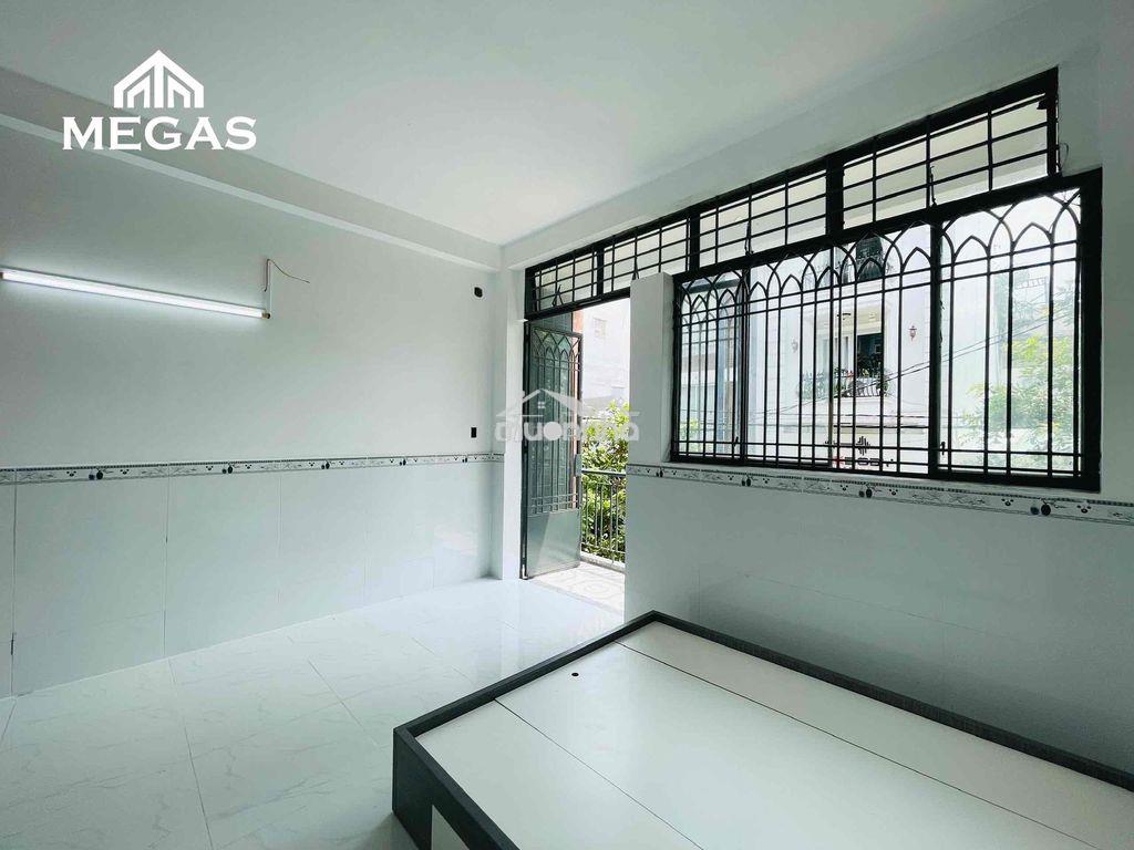 Căn hộ bancol mới 100% - ngay gần sân bay - 5phút tới etown - 2
