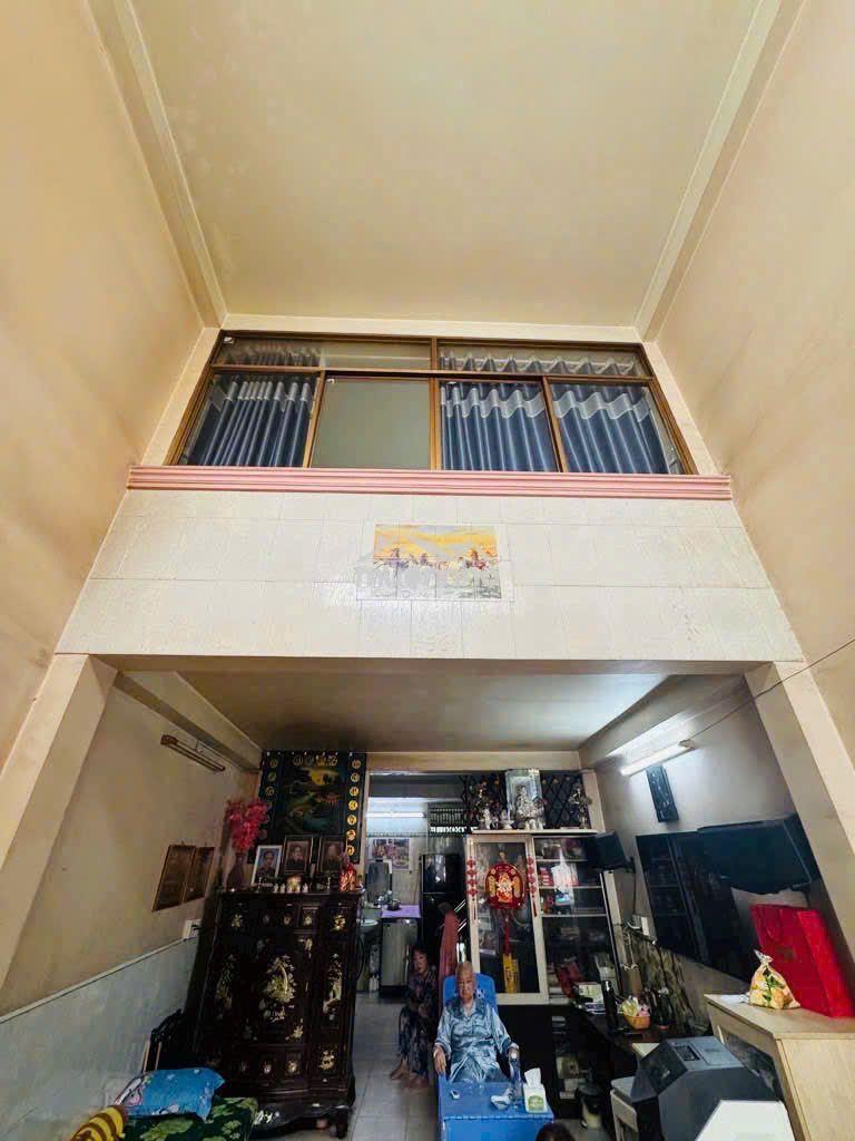 Chỉ 15m ra mt đường 3/2. (3.5m x 11m, nh: 4.4m). 4 tầng. giá 7.4 tỷ tl