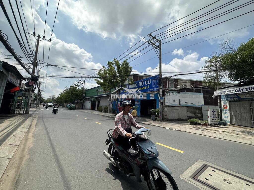 Nhà hơn 2 tỷ  - 3 tầng - dọn vào ở ngay - thoại ngọc hầu - tân phú - 2