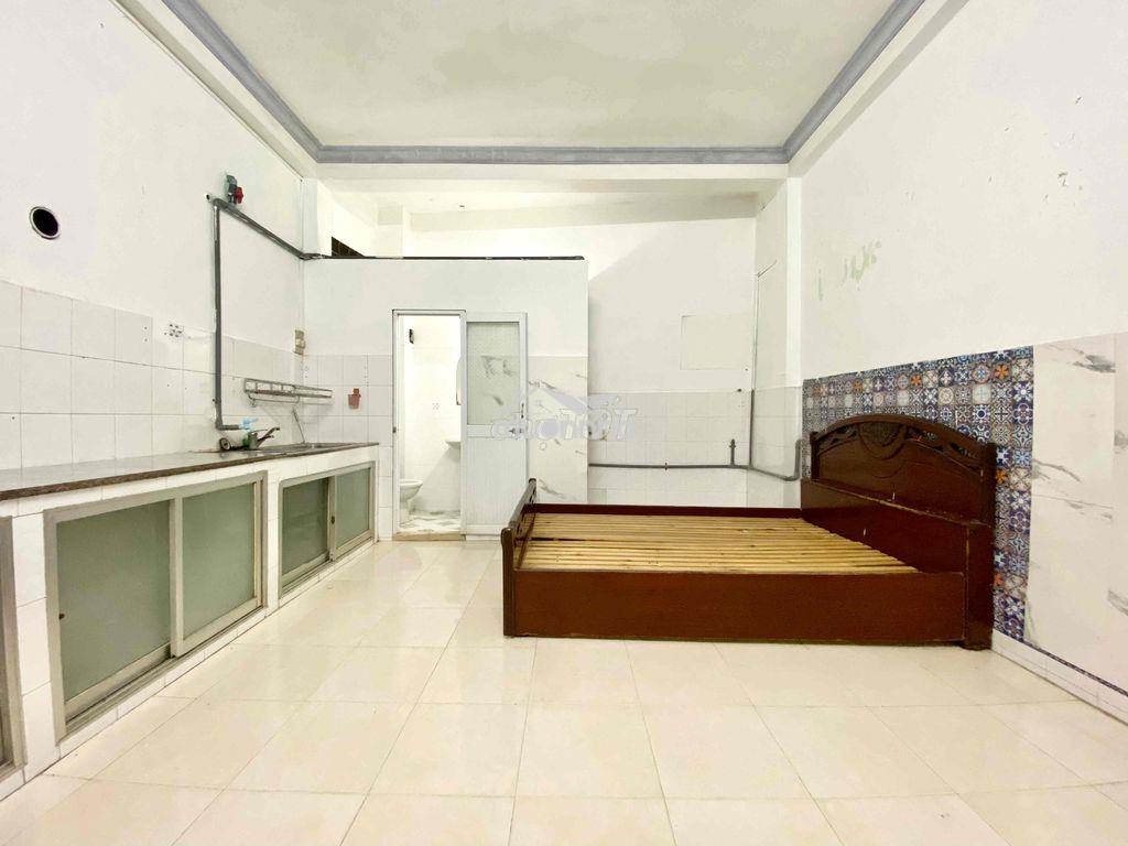 Chỉ 3tr có ngay phòng rông 30m2 cửa sổ trời ngay ngã 6 gò vấp - 3