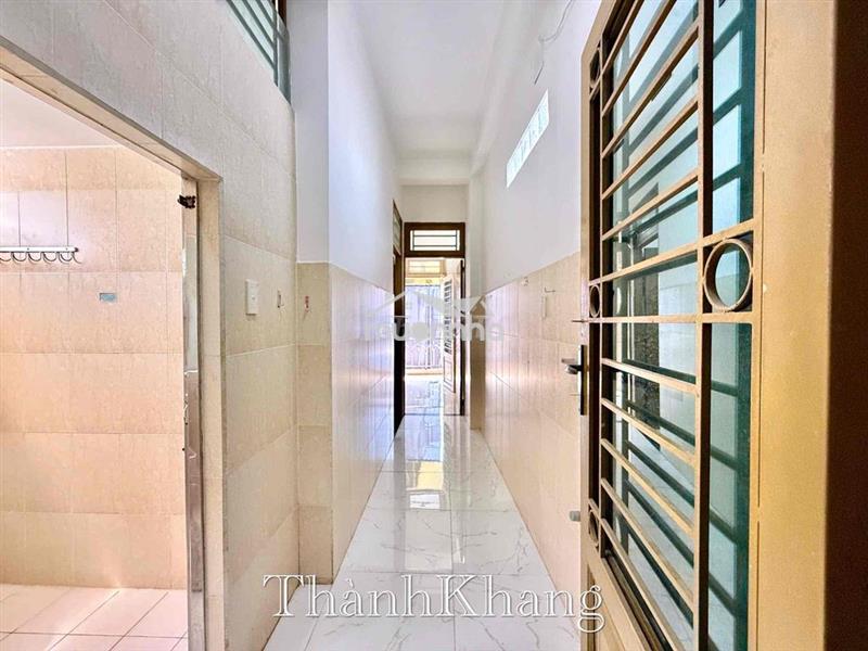 Cho thuê căn hộ 2pn bancol thang máy rộng 40m2 ngay lý thái tổ q10
