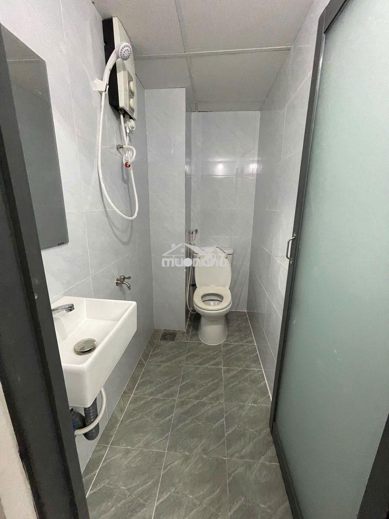 Cho thuê phòng mặt tiền hùng vương,  (q.10 cũ). giá 4 triệu 500 ngàn
