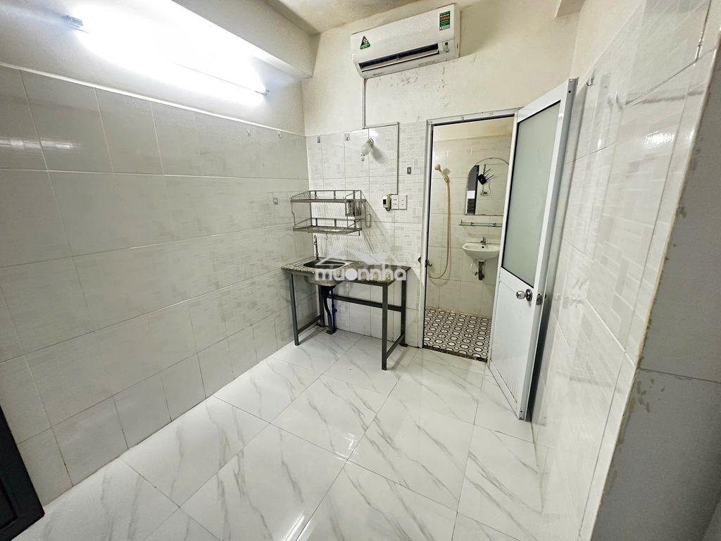 Phòng nhỏ 1 người, sẵn máy lạnh, wc riêng cách bưu chính 3p di chuyển - 2