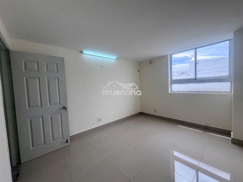 Bán căn hộ 1050 chu văn an 61m2(2pn) giá chỉ 3,75 tỷ.