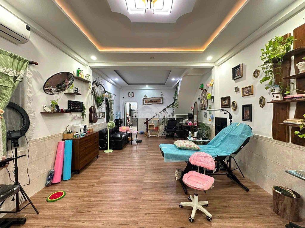Nhà nguyên căn đẹp có mặt bằng rộng, có pn dưới trệt - 2