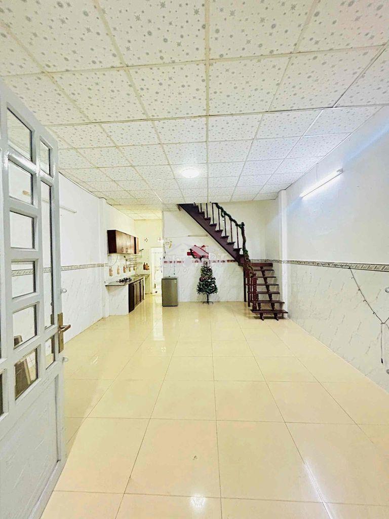 Cho thuê nhà nc trệt 1 lầu . 3 phòng ngủ 2wc. phan văn trị p11 bt