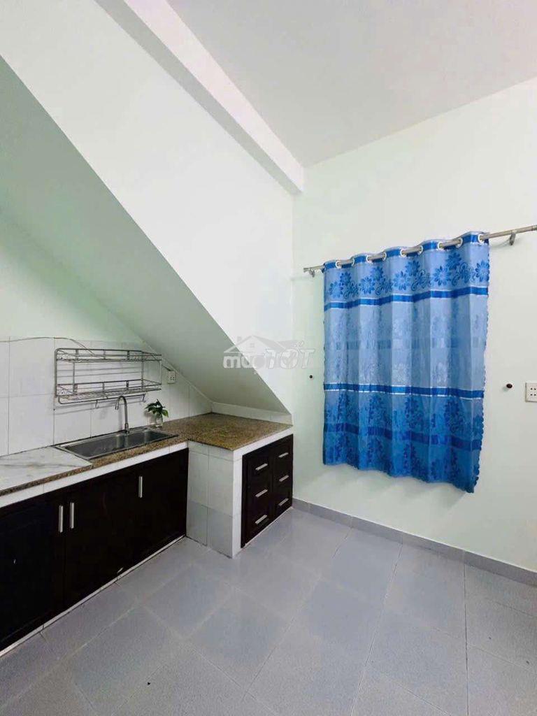 Cho thuê nhà trệt, lối đi riêng biệt.đường huỳnh tịnh của. quận 3.