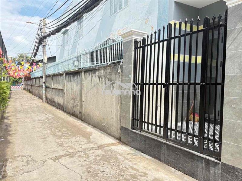 Nhà mặt tiền, 2phòng ngủ, đừơng huỳnh tấn phát