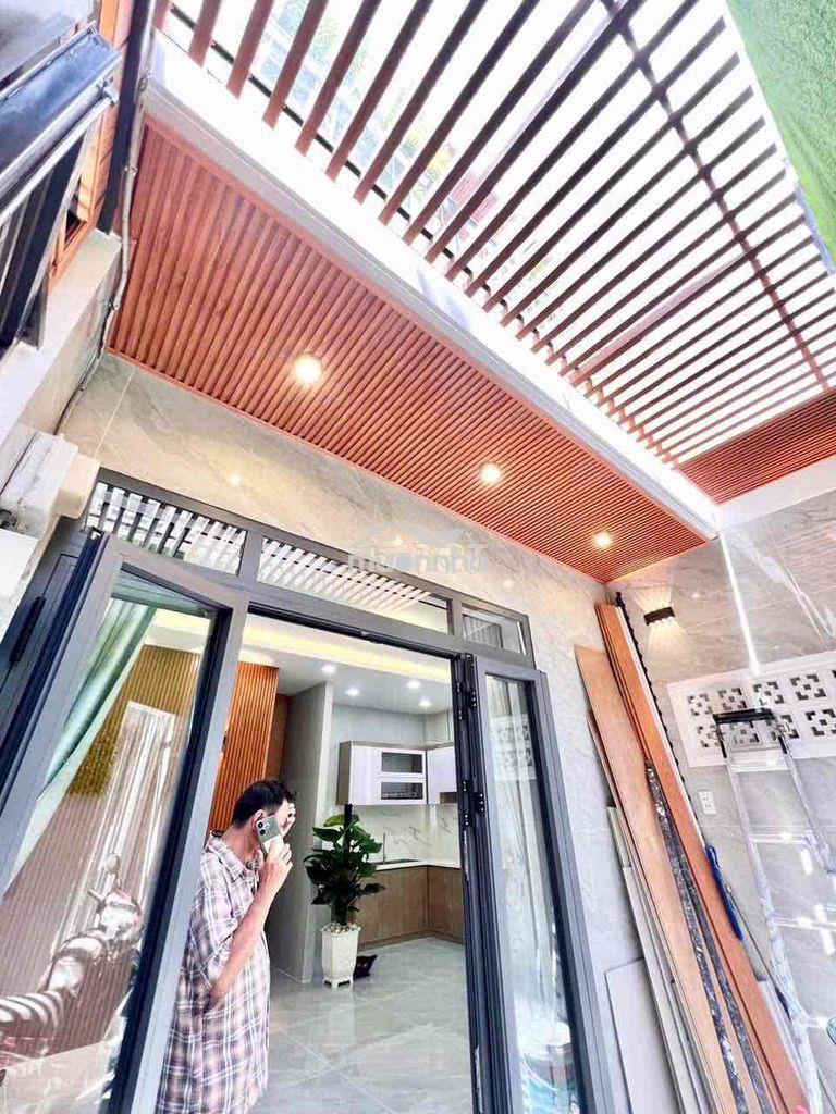 Nhà lầu phía sau lưng cvpm quang trung, q12 giáp bên gò vấp