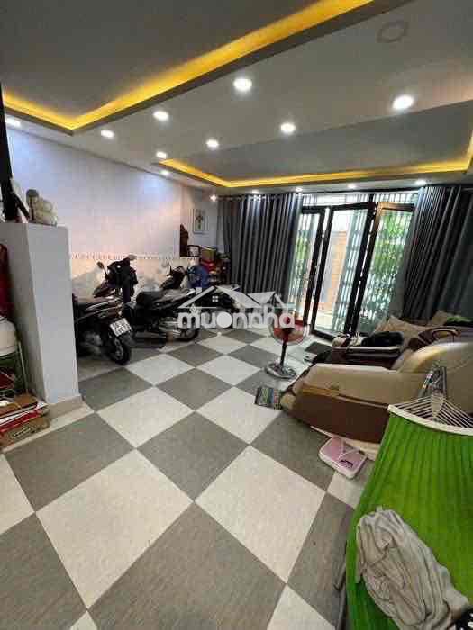 Nhà 1/ đường 30 p6 có 3pn rộng rãi 3 máy lạnh
