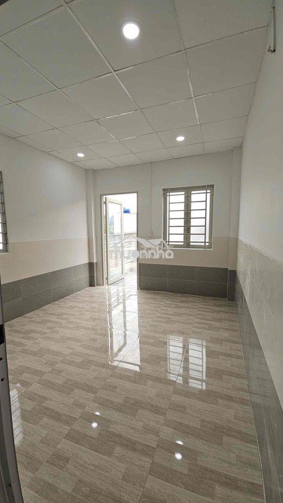 Nhà thoáng mái gần cầu ng văn cừ