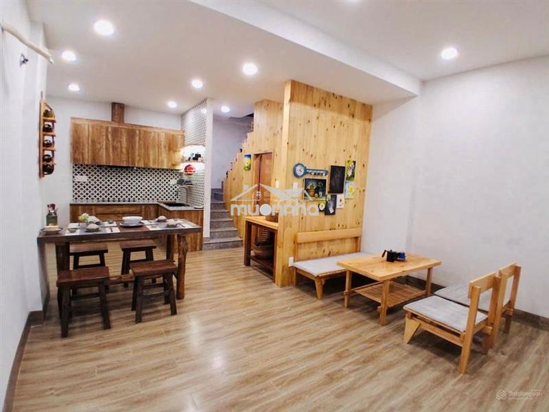 Nhà đẹp full nội thất dọn vào ở ngay .  hẻm xe hơi tới nhà . 