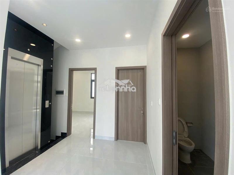 Nhà phố vinhomes diện tích lớn 144m² thang máy nhà mới hoàn thiện