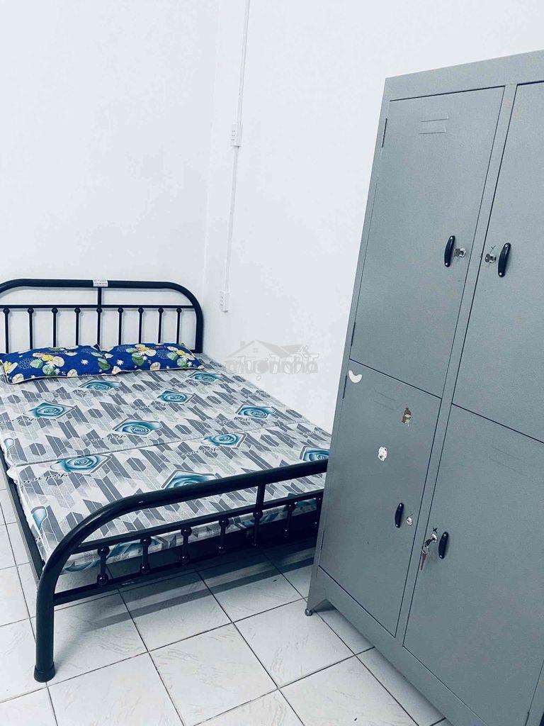 Phòng trọ 24m2 tại số  65 bàu cát 2.   có cửa sổ . nội thất đầy đủ