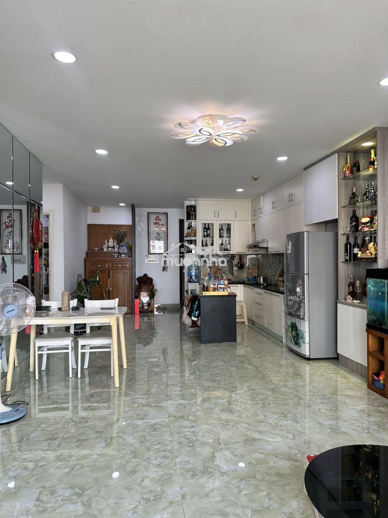 Cho thuê căn góc lô c, 2 phòng ngủ, 2wc, 99m2 tại 1648, carina plaza.