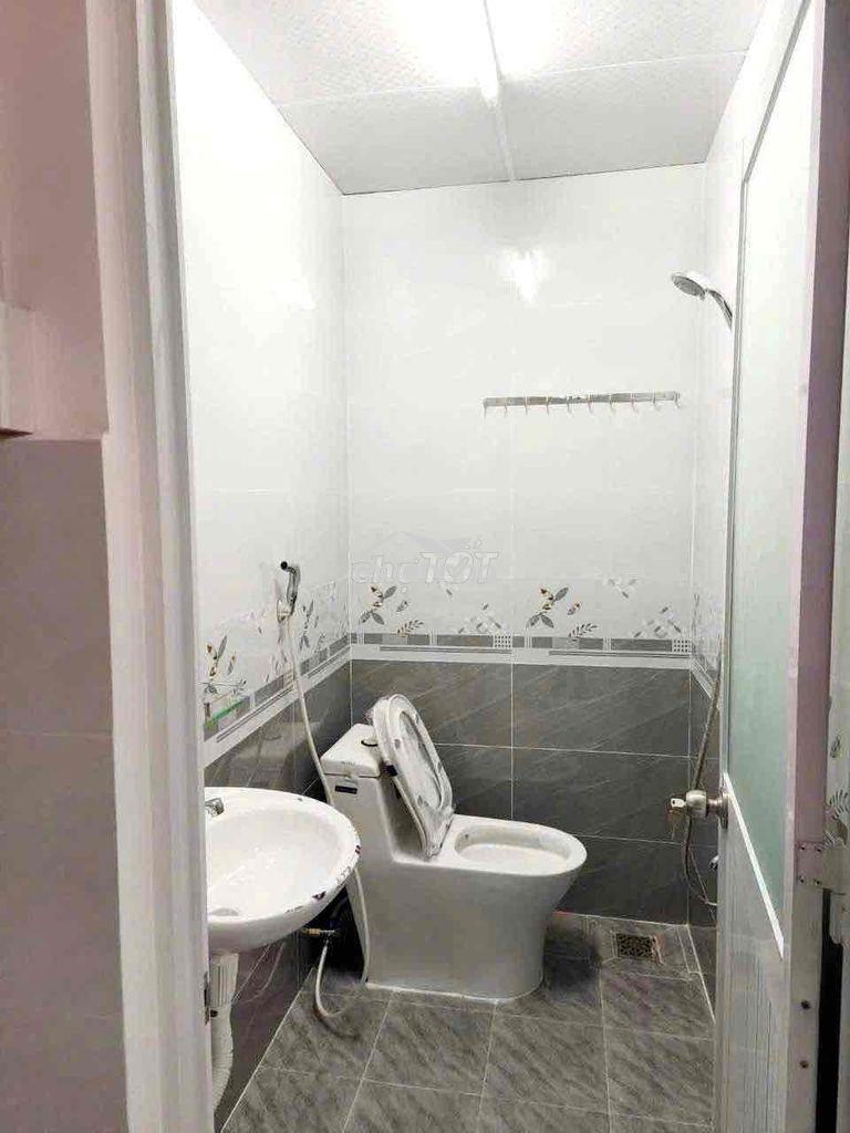 Cho thuê nhà đường phú thuận quận 7 giá 8tr - 3