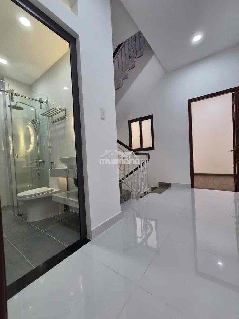 7.9 tỷ - [4.5m x 11m] - 4 tầng mới hẻm xe hơi - ngay đầm sen - 3