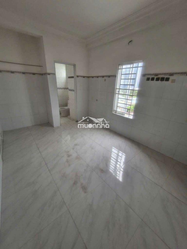 Phòng sang đep 20m2 giá rẻ nhà mặt tiền đường