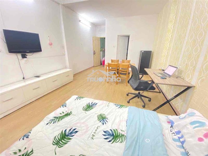 Cho thuê phòng ngủ tách bếp gần ngã tư hàng xanh , tàu điện
