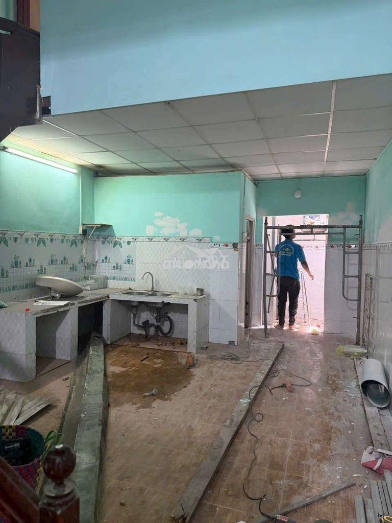 4 x 18m đang sơn sửa mới đường xe tải - 2