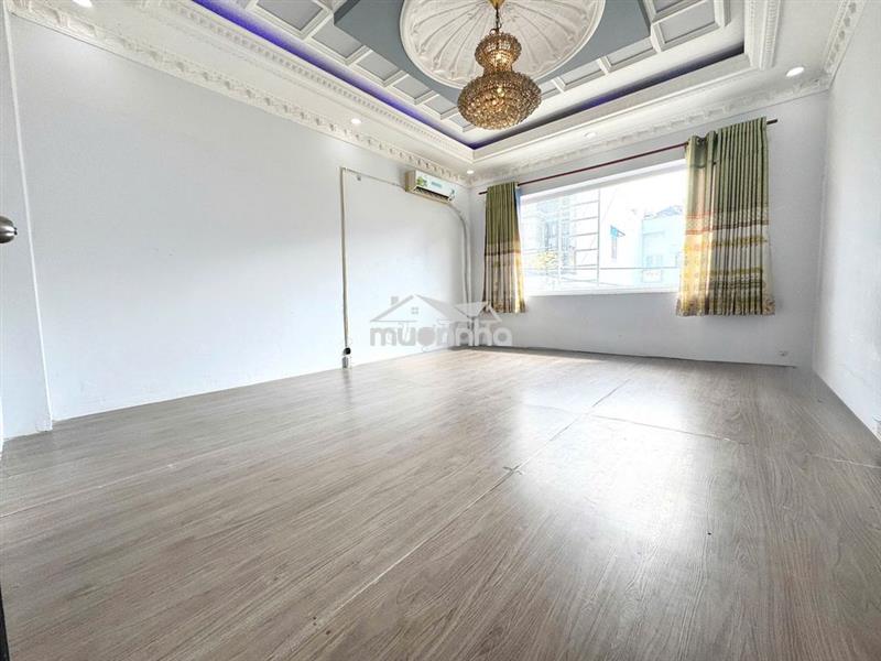 Phòng sẵn máy lạnh rộng rãi