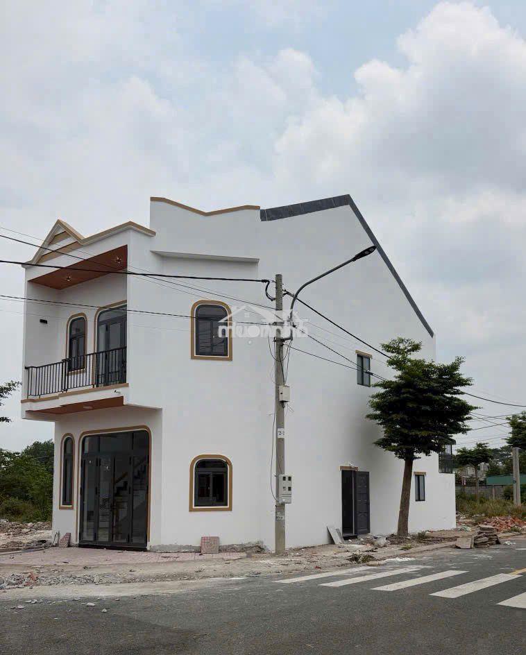 Căn góc 2 tầng 3 phòng ngủ gần chợ bến cát chỉ 2390/175m2 sàn sd