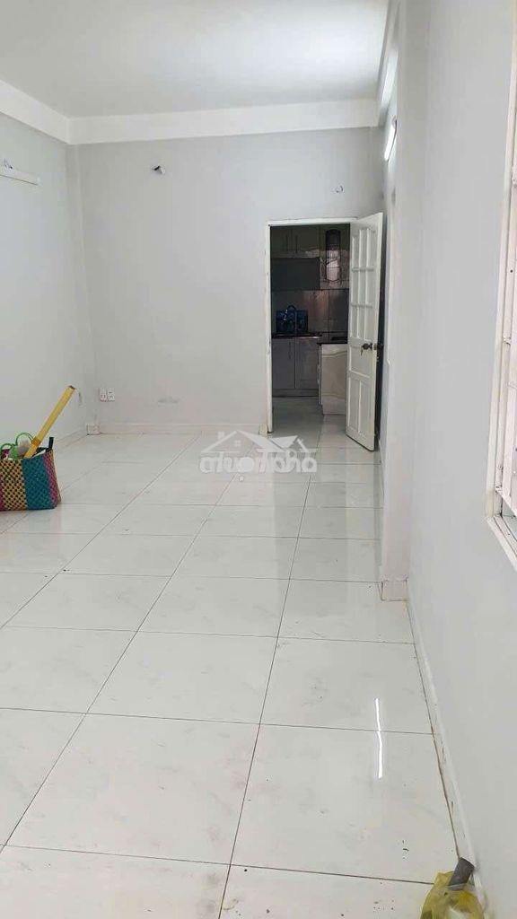 2 phòng căn góc hẻm 5m trần bình trọng