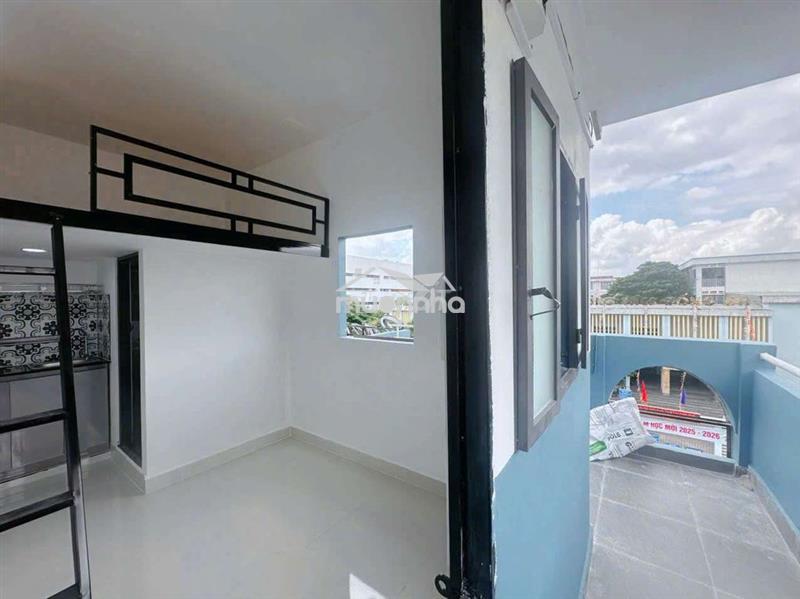 Phòng gác cao, cửa sổ thoáng, đối diện uth,gần hutech, ngoại thương
