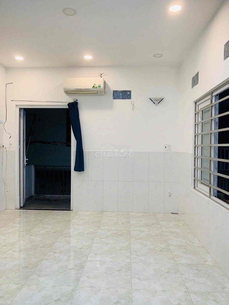 Nhà rộng mới, 4,5x 10m, 1 trệt + lửng, n. thất sử dụng, sân để xe ok - 2