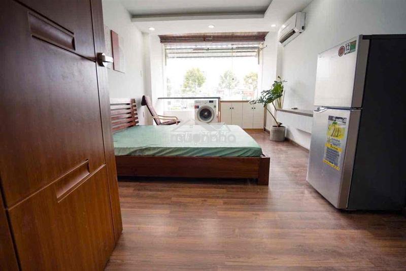 Cho thuê căn hộ ban công - máy giặt riêng mặt tiền trường sa q3