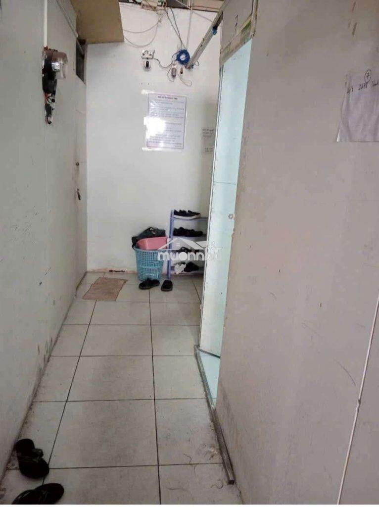 Phòng trệt nhỏ trong nhà nguyên căn,1 người, wc ngoài dùng chung  - 2