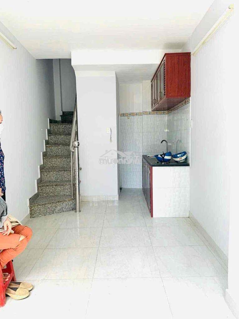 Cho thuê nhà nguyên căn. 2pn3wc có sẵn máy lạnh. võ văn kiệt q1