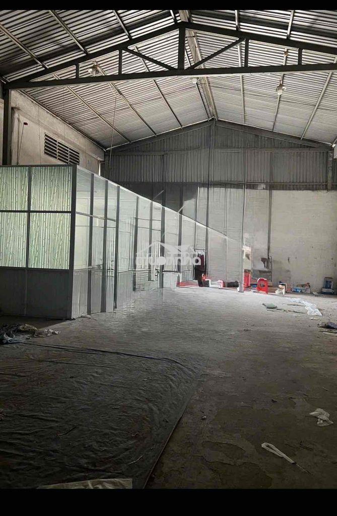Cho thuê hẻm xe công trương công định 300m giá 30tr
