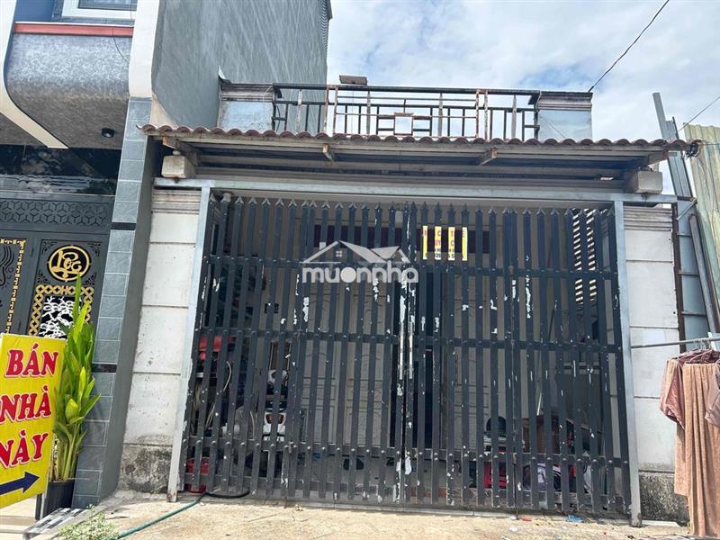 Nhà mặt tiền gần chợ phú phong