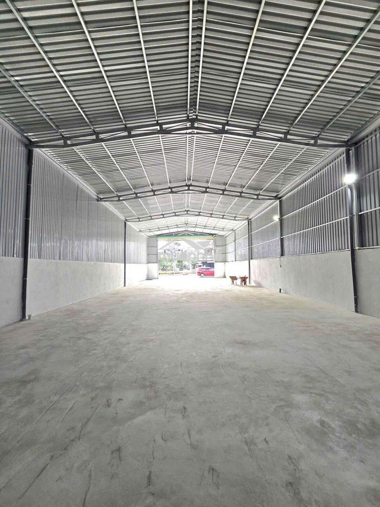 Kho 550m2 mặt tiền trương thị hoa, mới 100%